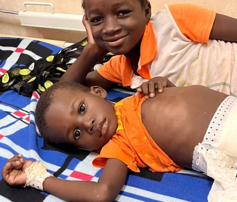 Du Burkina Faso au monde : bâtir un modèle durable de chirurgie pédiatrique
